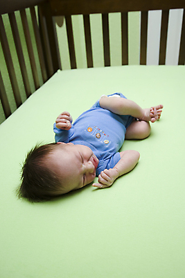 포토 JPG 해외이미지 아들 어린이 휴식 새로움 실내 한명 사람 놀이방 침대 표현 아기 잠 닫기 묘사 해외202004 해외포토 1 가구 컨셉 가족 모션 내부 파일형식 이미지허브