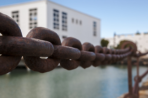 포토 JPG 해외이미지 바다 컨셉 건축양식 주택 안전 사람없음 물 금속 힘 접속 철 심볼 잠금 보안 철강 해외202004 해외포토 자연요소 건축 재질 건물 파일형식 이미지허브