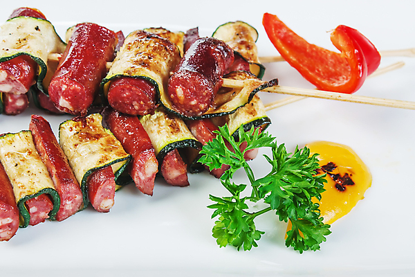 포토 JPG 해외이미지 그릇 접시 음식 다이어트 토마토 부분 탁자 육류 돼지고기 요리 사람없음 식당 식사 저녁식사 카페 소시지 고급 그릴 바비큐 케첩 굽기 먹기 허브 향신료 준비 서빙 훈제 점심식사 바이에른사람 해외202004 해외포토 식물 식기 가구 컨셉 채소 식재료 모션 주방용품 건강 상점 소스 가공식품 구이 향미료 파일형식 이미지허브