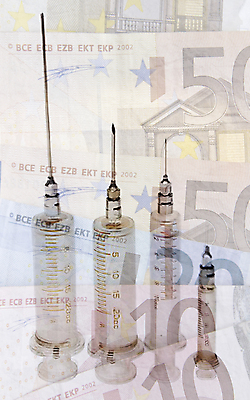 포토 JPG 해외이미지 웰빙 돈 건강 병원 주사기 사람없음 약 고통 의사 유로 보호 질병 서비스 주사약 일반 보험 개선 돌봄 비용 해외202004 해외포토 감정 컨셉 의학 의료기기 모션 경제 의료진 재산 파일형식 이미지허브