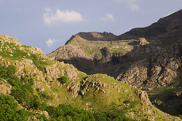 포토 JPG 해외이미지 하늘 영국 웨일즈 산 풍경 사람없음 초록색 파란색 걷기 환경 등산 절벽 산등성이 스노도니아 해외202004 해외포토 유럽 컬러 모션 트래킹 파일형식 이미지허브