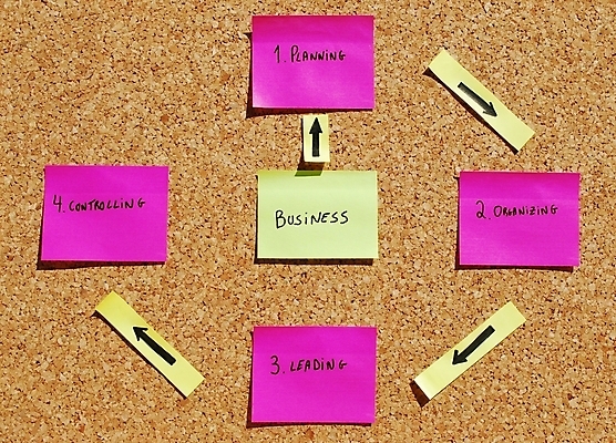 포토 JPG 해외이미지 컨셉 비즈니스 설계 화살 안내 사람없음 노란색 보라색 쪽지 정보 막대기 조직 메시지 계획 통제 준비 코르크 공지사항 정의 경영 어려움 제어 선두 해외202004 해외포토 컬러 파일형식 이미지허브