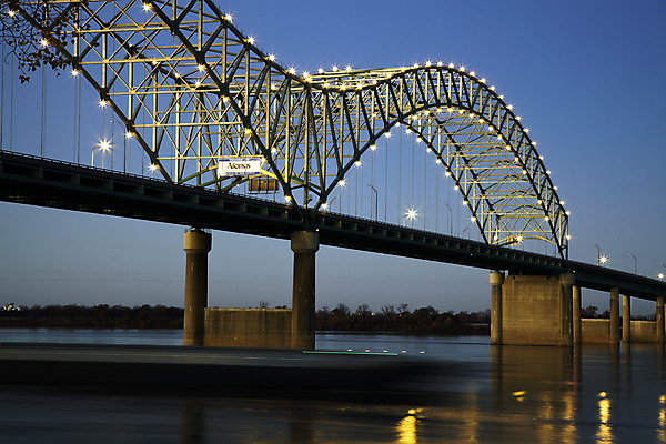 포토 JPG 해외이미지 교통시설 아침 사람없음 물 빛 강 미국 황혼 야간 소프트포커스 블러 멤피스디자인 해외202004 해외포토 주간 자연요소 디자인 교통 북아메리카 촬영기법 일몰 시설 파일형식 이미지허브