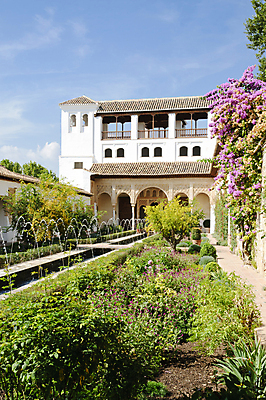 포토 JPG 해외이미지 나무 공원 꽃 유럽 자연 사람없음 건물 초록색 물 울타리 정원 궁전 흰색 스페인 재산 관목 분수 아치 그라나다 스페인어 아랍어 안달루시아 해외202004 해외포토 자연요소 식물 건축물 공공시설 나라 컬러 고건축 금융 담장 생태계 파일형식 이미지허브