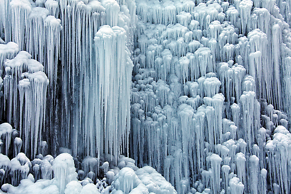 포토 JPG 해외이미지 주간 겨울 자연 사람없음 야외 폭포 고드름 슬로베니아 겨울풍경 해외202004 해외포토 자연요소 계절 유럽 풍경 얼음 생태계 파일형식 이미지허브
