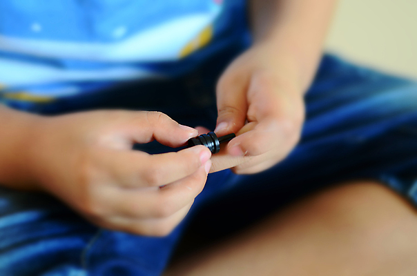 포토 JPG 해외이미지 백인 행복 얼굴 어린이 백그라운드 컨셉 놀이 추상 휴식 바닥 주택 실내 사람 소년 사람없음 장난감 운동 집중 뇌 블러 해외202004 해외포토 서양인 남자 감정 무늬 건강 내부 건물 신체부위 파일형식 이미지허브