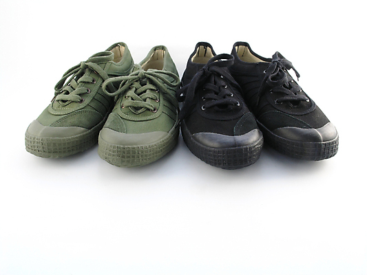 포토 JPG 해외이미지 스포츠 운동화 신발 건강 사람없음 초록색 달리기 조깅 운동 검은색 장비 오브젝트 체육관 캔버스 고무 고립 양발 해외202004 해외포토 컬러 모션 파일형식 이미지허브