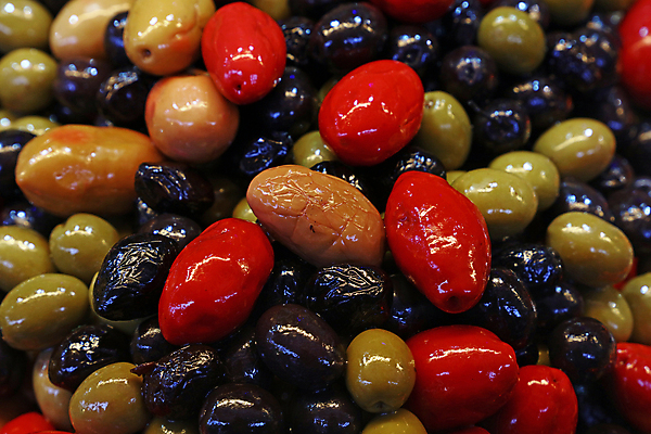 포토 JPG 해외이미지 전통 음식 채소 재료 건강 종류 요리 사람없음 빨간색 초록색 컬러풀 세일 검은색 여러개 이탈리아 활발 샐러드 시장 닫기 선택 맛 혼합 지중해 올리브 피클 각도 광택 소매 내추럴 강렬 입가심 짠맛 특별함 해외202004 해외포토 열매 유럽 바다 컬러 다수 컨셉 모션 절임 파일형식 이미지허브