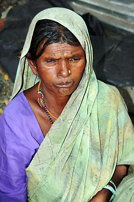 포토 JPG 해외이미지 응시 여자 아시아 스트레스 한명 동양인 슬픔 표현 중앙 가난 인도인 노려봄 사리 옛날 우울증 해외202004 해외포토 외국인 1 시선 감정 나라 컨셉 표정 사람 인종 질병 파일형식 이미지허브