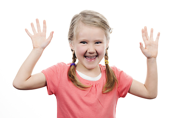 포토 JPG 해외이미지 백인 1 손 응시 여자 감정 얼굴 어린이 거리 손바닥 한명 미소 사람 놀람 흰색 표현 인사 오픈 거절 사인 쇼 경례 팔 경보 고립 그만 해외202004 해외포토 서양인 시선 컬러 컨셉 표정 신체부위 예절 파일형식 이미지허브