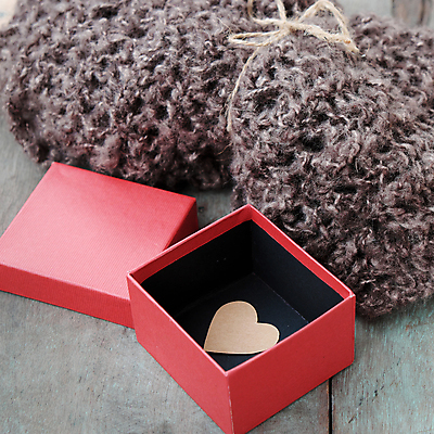 포토 JPG 해외이미지 계절 백그라운드 겨울 장신구 엄마 휴가 따뜻함 선물 사랑 사람없음 갈색 목도리 하트 뜨개질 삼베 니트 만족 만들기 DIY 양모 핸드메이드 어머니의날 해외202004 해외포토 모양 잡화 기념일 감정 컬러 상의 가족 모션 취미 직물 미국문화 파일형식 천_직물 이미지허브