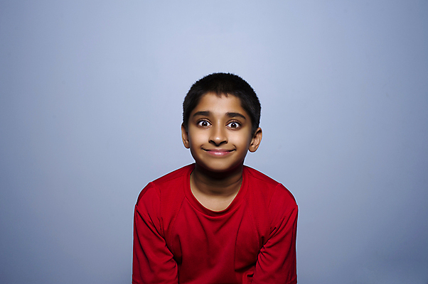 포토 JPG 해외이미지 응시 드레스 옷 남자 딸 행복 얼굴 어린이 포즈 백그라운드 건강 한명 웃음 사람 동양인 소년 기쁨 흰색 표현 아기 입 달콤 작음 수줍음 인도인 입술 만족 결백 스타일 해외202004 해외포토 외국인 1 시선 감정 컬러 가족 표정 인종 신체부위 맛 크기 파일형식 이미지허브