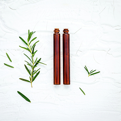 포토 JPG 해외이미지 사람없음 오일 병 오브젝트 아로마 아로마테라피 로즈메리 해외202004 해외포토 식기 음식 화장품 허브 테라피 파일형식 이미지허브