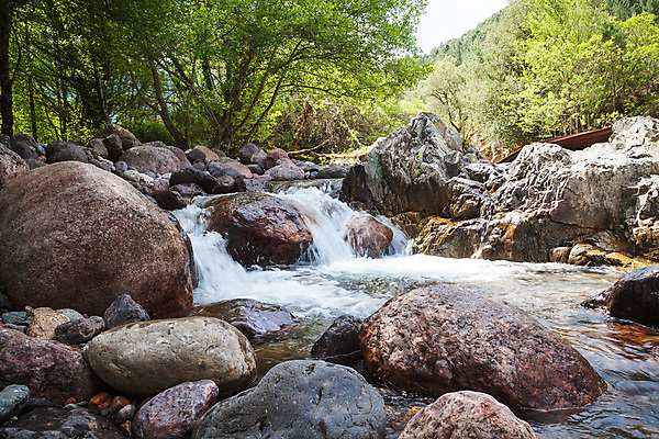 포토 JPG 해외이미지 유럽 섬 여행 자국 자연 하늘 산 풍경 사람없음 야외 초록색 파란색 강 걷기 계곡 프랑스 개울 오솔길 지중해 언덕 내추럴 프랑스어 해외202004 해외포토 문자 나라 길 바다 컬러 모션 생태계 파일형식 이미지허브