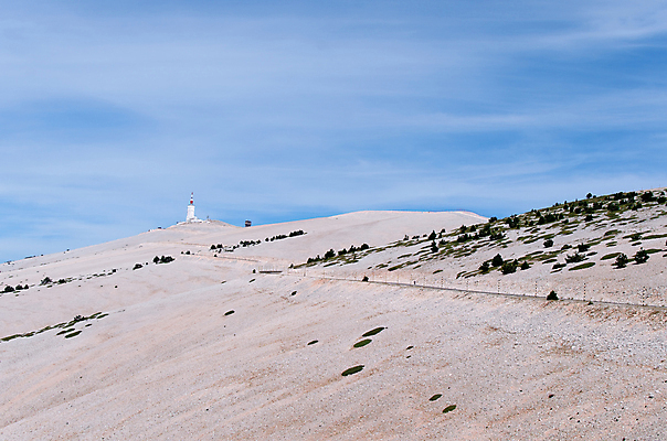 포토 JPG 해외이미지 도로 자연 산 풍경 사람없음 야외 사막 프랑스 바위 정상 고도 언덕 신화 프랑스어 해외202004 해외포토 문자 유럽 길 교통시설 돌_바위 생태계 파일형식 이미지허브