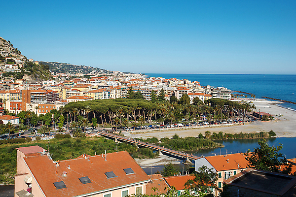 포토 JPG 해외이미지 유럽 바다 여행 건축양식 하늘 주택 풍경 사람없음 야외 건물 여름 도시풍경 마을 맑음 이탈리아 도시 역사 지중해 언덕 타운 옛날 해외202004 해외포토 건축물 계절 건축 나라 날씨 파일형식 이미지허브