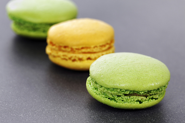 포토 JPG 해외이미지 음식 백그라운드 휴가 디저트 실내 3 요리 사람없음 초록색 갈색 노란색 쿠키 케이크 우유 그룹 달콤 유혹 수집 먹기 오브젝트 슛 아몬드 마카롱 프랑스어 고립 줄서기 해외202004 해외포토 문자 컬러 컨셉 모션 유제품 내부 견과류 맛 파일형식 이미지허브