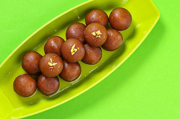 포토 JPG 해외이미지 전통 접시 아시아 음식 다이어트 과일 공 디저트 건조 요리 동양인 사람없음 파티 축제 식사 우유 튀김 축하 원형 달콤 맛 폐기물 설탕 인도인 냅킨 시럽 칼로리 북쪽 남쪽 경단 깊이 인기 피스타치오 해외202004 해외포토 도형 외국인 식기 나라 컨셉 유제품 건강 인종 이벤트 견과류 쓰레기 방향 파일형식 이미지허브