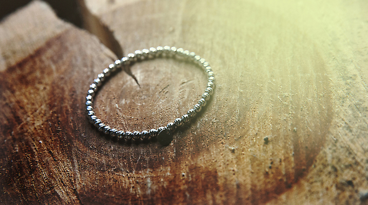 포토 JPG 해외이미지 디자인 백그라운드 패턴 팔찌 선물 사람없음 목재 장식 유행 흰색 황금 보석 오브젝트 질감 짜임 스타일 해외202004 해외포토 나무 컬러 무늬 재료 장신구 광석 파일형식 이미지허브