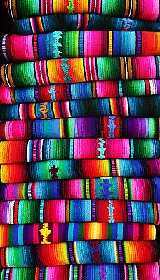 포토 JPG 해외이미지 전통 디자인 옷 선 여행 백그라운드 패턴 추상 멕시코 사람없음 컬러풀 유행 세일 여행객 줄무늬 직물 시장 실 원주민 상품 바느질 담요 인도인 묘사 질감 히스패닉 마야 짜임 수공예 양모 멀티 핸드메이드 해외202004 해외포토 외국인 컬러 북아메리카 무늬 사람 동양인 아프리카인 공예 마야문명 파일형식 이미지허브