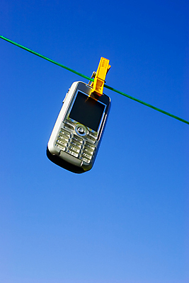 포토 JPG 해외이미지 컨셉 비즈니스 통신 하늘 모바일 세포 기술 말하기 대화 사람없음 파란색 스마트폰 글로벌 노란색 디지털 줄무늬 업무 네트워크 메시지 연결 휴대용 플라스틱 토론 무선전화기 전화기 전자 부름 빨래집게 소통 셀룰러 해외202004 해외포토 컬러 무늬 모션 재질 집게 핸드폰 스마트기기 작업 오브젝트 파일형식 이미지허브