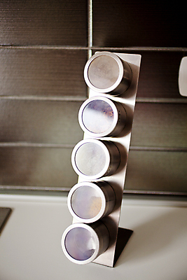 포토 JPG 해외이미지 고추 요리 사람없음 장식 주방 샐러드 레인지 항아리 양념 냄비 컨테이너 향신료 소금 후추 해외202004 해외포토 산업 음식 채소 가전제품 도자기 솥 향미료 파일형식 이미지허브