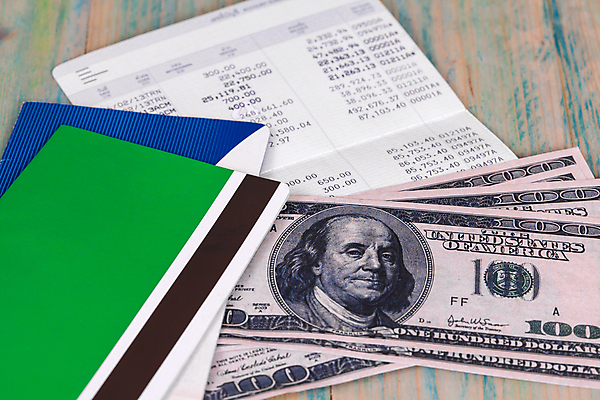 포토 JPG 해외이미지 교육 종이 백그라운드 돈 비즈니스 사람없음 책 금융 숫자 펜 동전 검은색 성장 시장 문서 투자 가치 월 대출 빚 계좌 수입 해외202004 해외포토 문자 컬러 경제 필기구 날짜 재산 파일형식 이미지허브