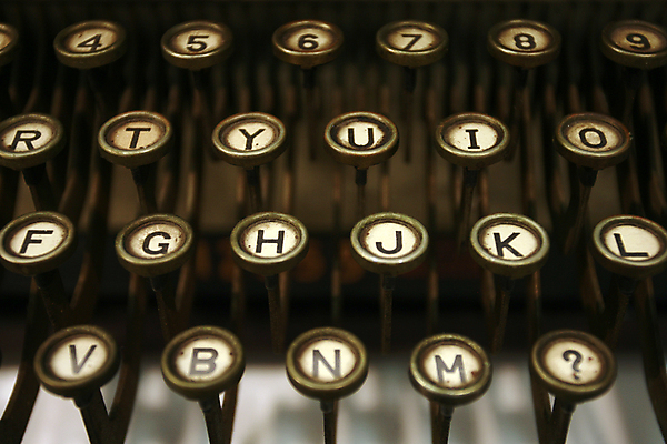 포토 JPG 해외이미지 종이 백그라운드 비즈니스 사람없음 사무실 금속 검은색 기계 수확 골동품 흰색 키보드 메시지 클래식 편지 작가 향수 오브젝트 부식 네덜란드 복고 과거 페이지 비서 타자기 시트 타입 고립 옛날 철강 출판 편지쓰기 해외202004 해외포토 직업 유럽 컬러 컨셉 농업 재질 화장품 기록 파일형식 이미지허브