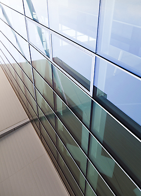 포토 JPG 해외이미지 디자인 실루엣 벽 여행 비즈니스 건축양식 창문 유리 추상 미래 실내 사람 사람없음 내부 건물 금융 파란색 빛 사무실 반사 고층빌딩 거울 도시 투명 센터 전시회 묘사 무역 철강 해외202004 해외포토 건축물 건축 산업 컬러 컨셉 무늬 재질 촬영기법 빌딩 경제 전시 파일형식 이미지허브