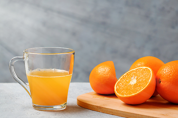 포토 JPG 해외이미지 오렌지 단면 잔 사람없음 주스 달콤 나무도마 해외포토 식기 음료 과일 도마 목재 맛 파일형식 이미지허브