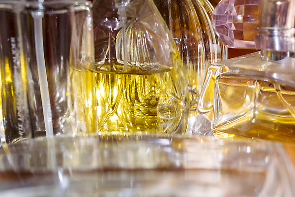 포토 JPG 해외이미지 유리 사람없음 빛 반사 유행 매력적 화려 우아함 유혹 향수 향기 신청 해외202004 해외포토 컨셉 재질 화장품 냄새 파일형식 이미지허브