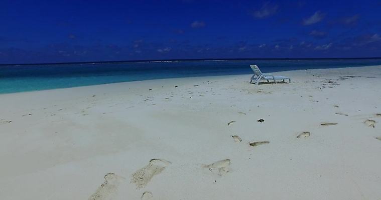 포토 JPG 해외이미지 모래 바다 섬 백그라운드 자연 하늘 휴가 풍경 세명 물 여름 파란색 모래사장 맑음 흰색 모래언덕 석호 몰디브 터키석 파라다이스 해외202004 해외포토 자연요소 계절 아시아 컬러 날씨 사람 보석 언덕 생태계 파일형식 이미지허브