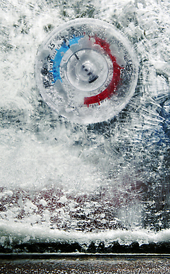 포토 JPG 해외이미지 계절 겨울 창문 유리 날씨 실내 사람없음 냉동 얼음 추위 온도계 예측 서리 결정체 눈보라 해외202004 해외포토 자연요소 컨셉 재질 눈_날씨 내부 파일형식 이미지허브