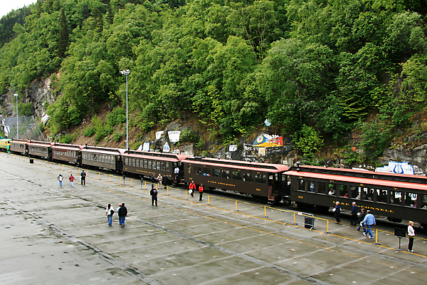 포토 JPG 해외이미지 전통 여행 교통시설 사람없음 여행객 미국 기차 역사 북쪽 타운 멀리 알래스카 서쪽 해외202004 해외포토 육상교통 교통 북아메리카 대중교통 사람 도시 방향 시설 파일형식 이미지허브