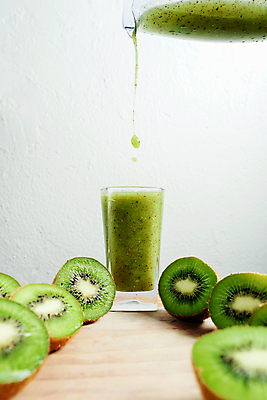 포토 JPG 해외이미지 라이프스타일 열매 음료 음식 백그라운드 다이어트 과일 유리 탁자 건강 키위 사람없음 목재 초록색 여름 주스 우유 에너지 물방울 신선 칵테일 달콤 매끈함 혼합 갈증 요거트 쉐이크 떨림 단백질 스무디 이국적 해외202004 해외포토 나무 식물 계절 컬러 가구 재료 모션 재질 유제품 주류 생활 감각 맛 영양소 파일형식 이미지허브