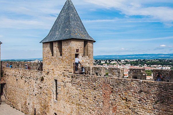포토 JPG 해외이미지 구름 유럽 문화 벽 여행 건축양식 하늘 휴가 사람없음 여름 파란색 세계 문 탑 임신 프랑스 도시 중세 역사 재산 극장 바실리카 카운트 해외202004 해외포토 자연요소 건축물 계절 건축 나라 컬러 금융 파일형식 이미지허브