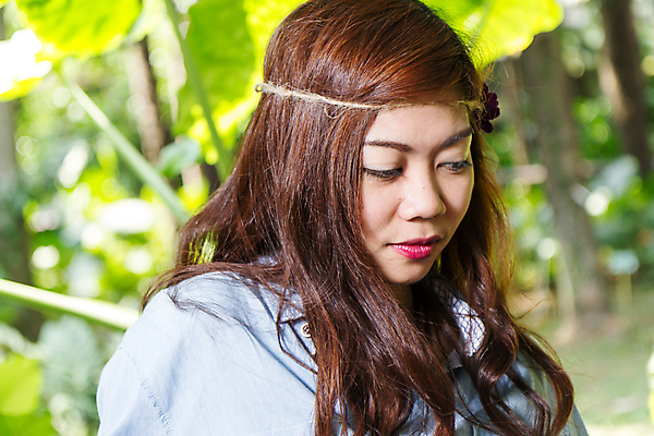 포토 JPG 해외이미지 공원 밭 자연 한명 동양인 초록색 머리 정원 기쁨 시골 스타일 해외202004 해외포토 1 공공시설 감정 컬러 농업 사람 인종 신체부위 생태계 파일형식 이미지허브