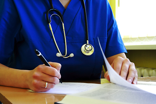 포토 JPG 해외이미지 직업 백그라운드 유니폼 비즈니스 청진기 건강 병원 사람 사람없음 치료 파란색 약 건강관리 고통 환자 간호사 의사 코트 흰색 업무 자신감 역사 실험실 치아 연습 공지사항 수의사 돌봄 해외202004 해외포토 옷 감정 컬러 의학 의료기기 모션 실험 관리 외투 의료진 작업 소화기관 파일형식 이미지허브