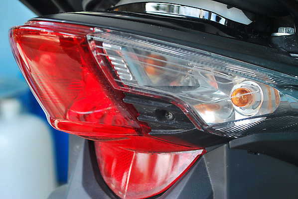 포토 JPG 해외이미지 라이프스타일 산업 여행 부분 교통시설 모션 안전 사람없음 야외 반사 금속 검은색 힘 기계 운전 오토바이 원형 수리 은색 승차 위험 철 묘사 오브젝트 속도 엔진 공학 모터 라이더 배기가스 철강 해외202004 해외포토 도형 교육 컬러 교통 컨셉 재질 생활 바이크 시설 파일형식 이미지허브