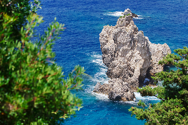 포토 JPG 해외이미지 바다 섬 여행 자연 풍경 사람없음 물 여름 파란색 바위 투명 지중해 그리스 그리스인 코르푸 터키석 해외202004 해외포토 자연요소 서양인 계절 유럽 컬러 돌_바위 보석 생태계 파일형식 이미지허브