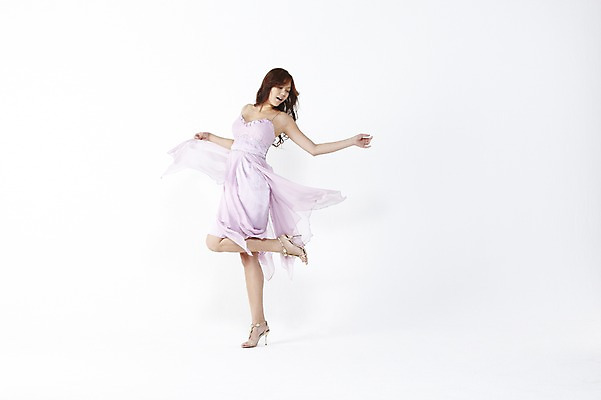 포토 JPG 스튜디오촬영 전신 외국인 모델 해외기획촬영 2012년태국 드레스 옷 원피스 여자 구두 포즈 실내 한명 서기 누끼 사람 손짓 20대 성인 뷰티 파티 우아함 하이힐 여자만 여자한명만 성인여자만 청년만 청년여자만 성인한명만 청년여자한명만 성인여자한명만 성인만 국내포토 1 신발 컨셉 모션 인종 이벤트 청년 내부 여성화 파일형식