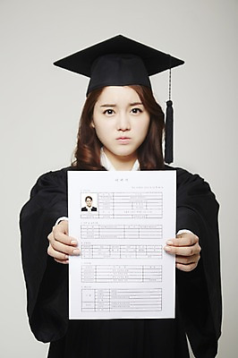 포토 JPG 스튜디오촬영 여자 학사모 졸업 회색배경 새출발 실내 졸업생 한명 서기 사람 동양인 상반신 20대 성인 앞모습 한국인 구직 졸업가운 취업준비생 이력서 여자만 여자한명만 성인여자만 청년만 청년여자만 성인한명만 청년여자한명만 성인여자한명만 성인만 국내포토 모자_잡화 1 교육 뷰포인트 백그라운드 컨셉 모션 새로움 인종 청년 내부 회색 가운 출발 파일형식