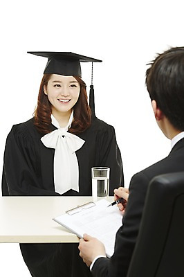 포토 JPG 스튜디오촬영 여자 학사모 새출발 실내 졸업생 한명 미소 웃음 누끼 사람 앉기 동양인 상반신 20대 성인 앞모습 한국인 구직 졸업가운 면접 취업준비생 이력서 여자만 여자한명만 성인여자만 청년만 청년여자만 성인한명만 청년여자한명만 성인여자한명만 성인만 국내포토 모자_잡화 1 뷰포인트 컨셉 비즈니스 졸업 모션 새로움 표정 인종 청년 내부 가운 출발 파일형식