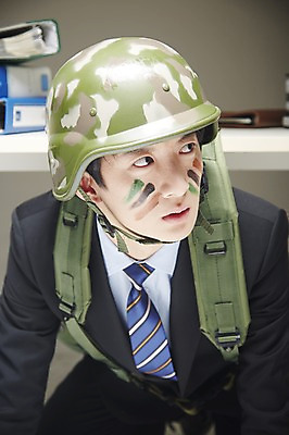 포토 JPG 스튜디오촬영 모자 교육 남자 비즈니스 회색배경 새출발 실내 한명 사람 앉기 동양인 정장 상반신 20대 성인 앞모습 비즈니스라이프 경쟁 군인 한국인 직장인 비즈니스맨 연습 신입사원 파일 열정 바인더 철모 OJT 군모 연수 오제이티 직무교육 남자만 남자한명만 성인남자만 청년만 청년남자만 청년남자한명만 성인한명만 성인남자한명만 성인만 국내포토 직업 1 라이프스타일 잡화 옷 감정 뷰포인트 백그라운드 컨셉 모션 새로움 인종 청년 내부 사무용품 회색 보호장비 출발 군용 국군 파일형식