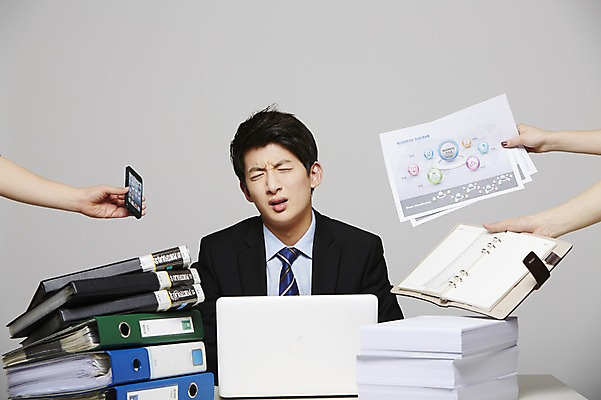 포토 JPG 스튜디오촬영 남자 비즈니스 회색배경 새출발 스트레스 실내 한명 사람 앉기 동양인 정장 상반신 20대 성인 앞모습 비즈니스라이프 노트북 스마트폰 컴퓨터 다이어리 한국인 업무 직장인 비즈니스맨 작업실 신입사원 문서 파일 업무과다 통화 바인더 남자만 남자한명만 성인남자만 청년만 청년남자만 청년남자한명만 성인한명만 성인남자한명만 성인만 국내포토 직업 1 라이프스타일 옷 뷰포인트 백그라운드 모션 새로움 인종 청년 내부 전자제품 핸드폰 스마트기기 사무용품 회색 작업 출발 파일형식