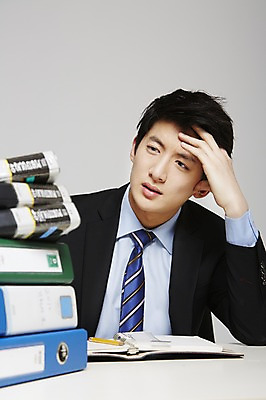 포토 JPG 스튜디오촬영 남자 비즈니스 회색배경 새출발 스트레스 실내 한명 사람 앉기 동양인 정장 상반신 20대 성인 앞모습 비즈니스라이프 다이어리 한국인 업무 직장인 비즈니스맨 작업실 신입사원 문서 파일 업무과다 바인더 남자만 남자한명만 성인남자만 청년만 청년남자만 청년남자한명만 성인한명만 성인남자한명만 성인만 국내포토 직업 1 라이프스타일 옷 뷰포인트 백그라운드 모션 새로움 인종 청년 내부 사무용품 회색 작업 출발 파일형식