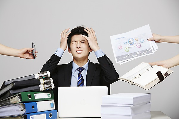 포토 JPG 스튜디오촬영 남자 비즈니스 회색배경 새출발 스트레스 실내 한명 사람 앉기 동양인 정장 손짓 상반신 20대 성인 앞모습 비즈니스라이프 노트북 스마트폰 컴퓨터 다이어리 한국인 업무 직장인 비즈니스맨 작업실 신입사원 문서 파일 업무과다 통화 바인더 남자만 남자한명만 성인남자만 청년만 청년남자만 청년남자한명만 성인한명만 성인남자한명만 성인만 국내포토 직업 1 라이프스타일 옷 뷰포인트 백그라운드 모션 새로움 인종 청년 내부 전자제품 핸드폰 스마트기기 사무용품 회색 작업 출발 파일형식