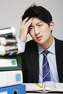 포토 JPG 스튜디오촬영 남자 비즈니스 회색배경 새출발 스트레스 실내 한명 사람 앉기 동양인 정장 상반신 20대 성인 앞모습 비즈니스라이프 다이어리 한국인 업무 직장인 비즈니스맨 작업실 신입사원 문서 파일 업무과다 바인더 남자만 남자한명만 성인남자만 청년만 청년남자만 청년남자한명만 성인한명만 성인남자한명만 성인만 국내포토 직업 1 라이프스타일 옷 뷰포인트 백그라운드 모션 새로움 인종 청년 내부 사무용품 회색 작업 출발 파일형식