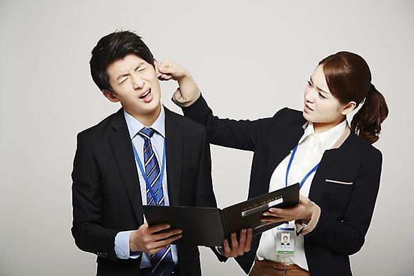 포토 JPG 스튜디오촬영 여자 남자 비즈니스 회색배경 새출발 스트레스 실내 서기 사람 동양인 정장 상반신 20대 성인 두명 앞모습 비즈니스라이프 한국인 직장인 비즈니스맨 비즈니스우먼 상사 신입사원 문서 파일 선배 후배 선후배 꼬집기 청년만 성인만 국내포토 직업 라이프스타일 옷 뷰포인트 백그라운드 모션 새로움 인종 청년 내부 회색 출발 파일형식