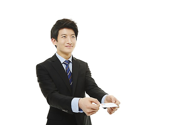 포토 JPG 스튜디오촬영 남자 비즈니스 명함 새출발 실내 한명 서기 미소 웃음 누끼 사람 동양인 정장 상반신 20대 성인 비즈니스라이프 한국인 직장인 비즈니스맨 신입사원 남자만 남자한명만 성인남자만 청년만 청년남자만 청년남자한명만 성인한명만 성인남자한명만 성인만 국내포토 직업 1 라이프스타일 옷 모션 새로움 표정 인종 청년 내부 출발 파일형식